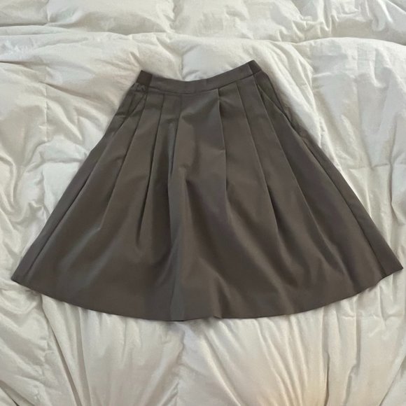 Uniqlo Taupe Pleated Skirt with Pockets EUC - Picture 1 of 4